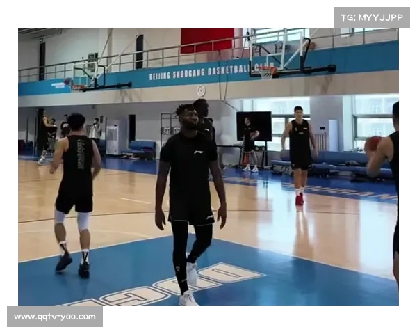 中国球员曾凡博INS晒训练照展现增肌成果引发关注